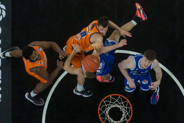 足协高层更 足协高层更